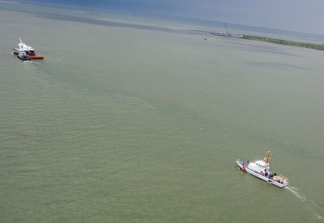 Picture of Galveston Bay and its brown water